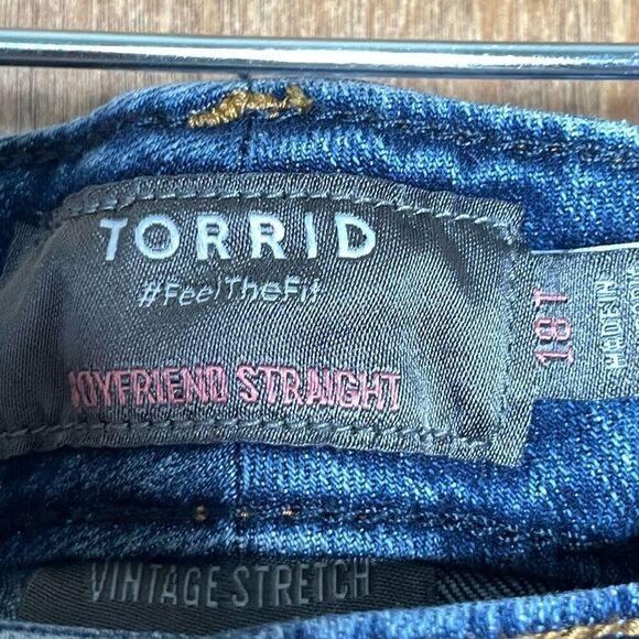 Torrid Boyfriend Straight Medium Wash Jeans Size 18T - Picture 4 of 8